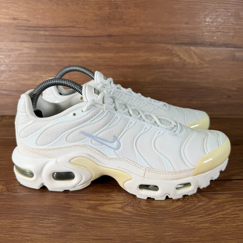 Nike Air Max Plus Women’s Size 8.5 (7Y)‎ Athletic Sneakers Low Top Shoes